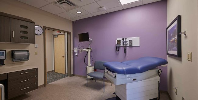 Medical room with patient table and medical equipment